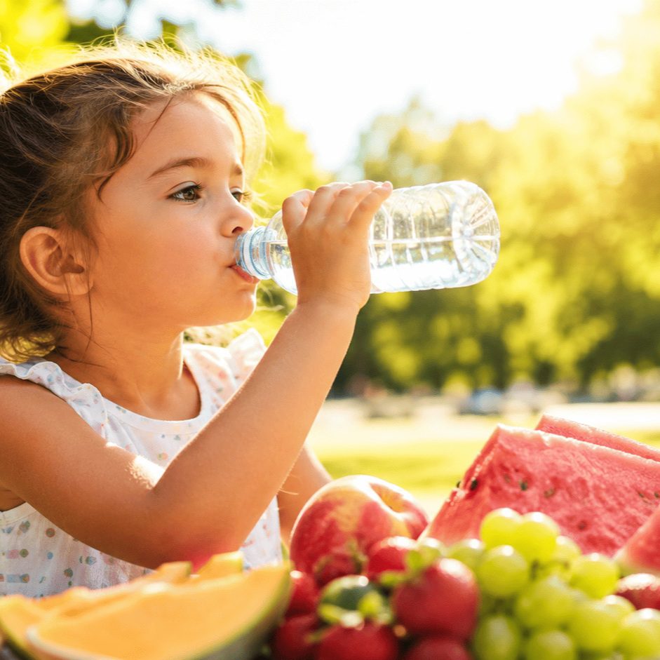 I pediatri ricordano che una corretta idratazione, un'alimentazione equilibrata e alcune semplici precauzioni possono fare la differenza nel prevenire disidratazione, spossatezza e colpi di calore.

https://extrarem.it/caldo-e-alimentazione-i-pediatri-riscrivono-il-menu-dei-bambini/

#afa #alimentazione #bambini #caldo #extrarem #idratazione #Italia #LuanaNosetti #Societàitalianadipediatria #sonno #UniversitàdellInsubria