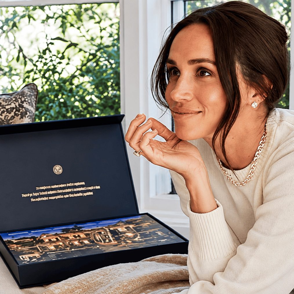 La stagione delle festività entra nel mondo di As Ever con una nuova proposta firmata Meghan Markle.

https://extrarem.it/meghan-markle-firma-un-calendario-dellavvento-da-collezione/

#AsEver #Avvento #calendario #cioccolatini #Compartés #extrarem #Londra #MeghanMarkle #Montecito #Natale #TheTig