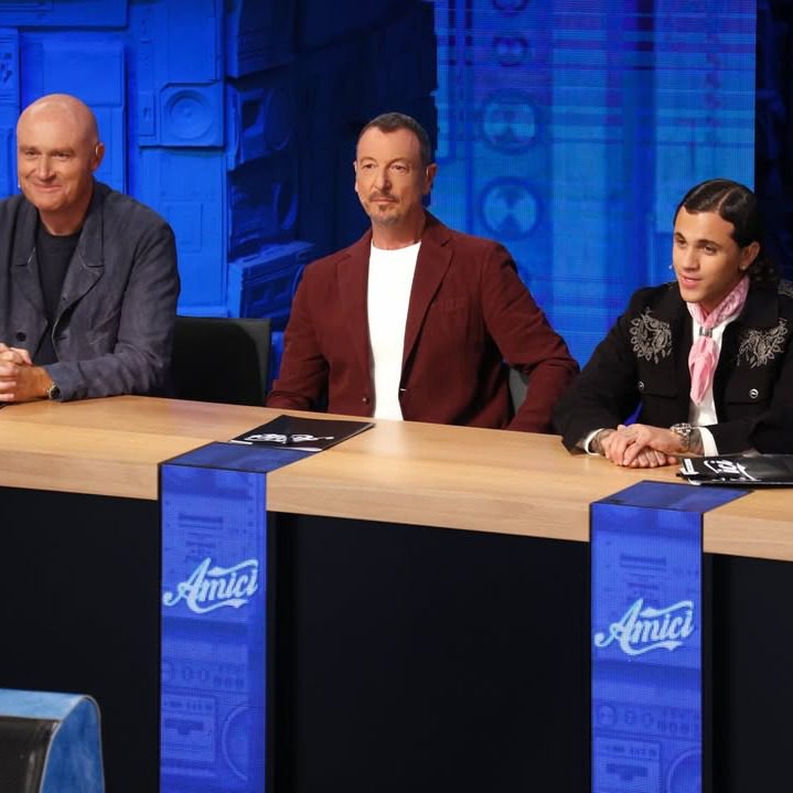 Il percorso di Erness nella scuola di Amici 26 incontra una prima difficoltà legata all’originalità della sua musica. 

https://extrarem.it/amici-2026-samurai-jay-contesta-linedito-di-erness/

#Amadeus #Amici #AntesdeTi #Colpamia #Erness #extrarem #MaríaBecerra #MariaDeFilippi #RudyZerbi #Rusherking #SamuraiJay