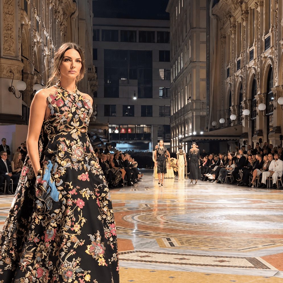 L’arrivo del format Vogue World in Italia ha offerto a Milano una vetrina internazionale all’inizio della Fashion Week. Il progetto ha utilizzato la moda come punto di partenza per raccontare anche l’artigianato, la musica, la danza e le nuove tecnologie.

https://extrarem.it/vogue-world-milano-apre-la-fashion-week-in-galleria/

#AliciaKeys #artigianato #danza #Dolce&Gabbana #extrarem #GalleriaVittorioEmanueleII #GigiHadid #JenniferLopez #MadeinItaly #Milano #moda #musica #Prada #RobertoBolle #tecnologia #Versace #VittoriaCeretti #Vogue