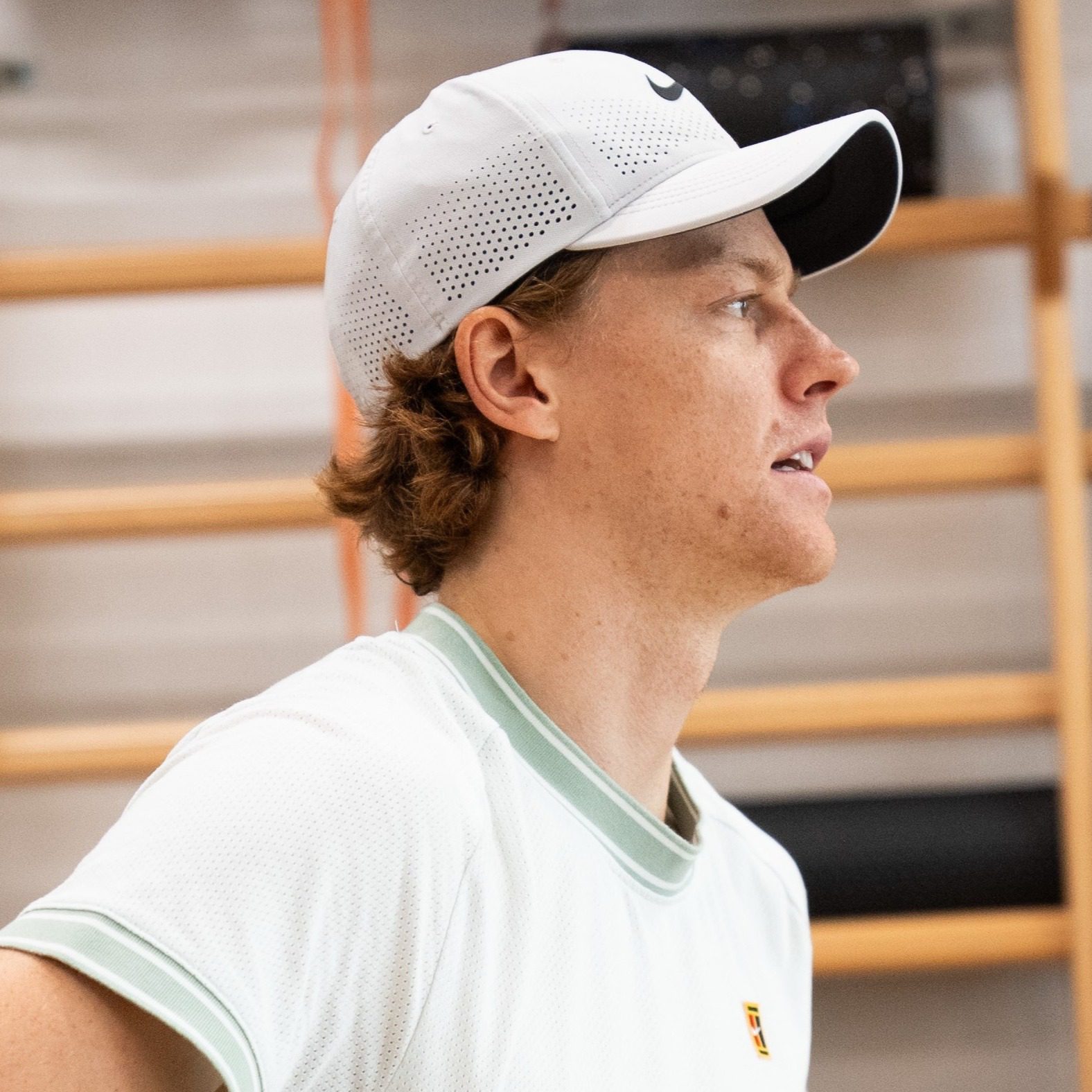 Il numero uno del tennis mondiale non prenderà parte alle ATP Finals di Torino, in programma dal 15 al 22 novembre, e non tornerà in campo prima del prossimo anno.

https://extrarem.it/sinner-si-ferma-il-problema-potrebbe-non-essere-il-ginocchio/

#AlessandroMassè #ATPFinals #biomeccanica #extrarem #Fanpage #ginocchio #GiovanniDiGiacomo #infiammazione #JannikSinner #recupero #riabilitazione #rientro #stagione #tendinopatia #tennis #Torino #Wimbledon
